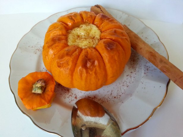 baked-mini-pumpkin-creme-brulee-recipe-low-calories