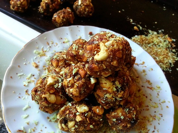  medjool-dates-cashews-coconut-balls-recipe-ladoos-toasted-roasted-cardamom
