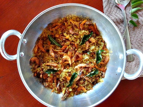 dry-salted-prawn-kismur-recipe-goan-shrimps-grated-coconut-curry-leaf