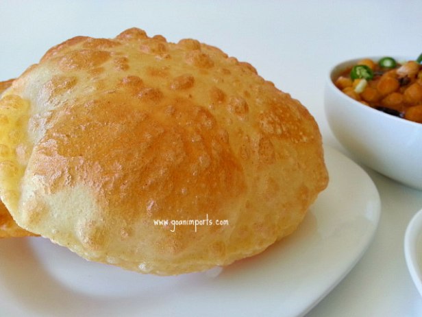 punjabi-chole-chana-bhature-bhatura-masala-deep-fried-indian-bread