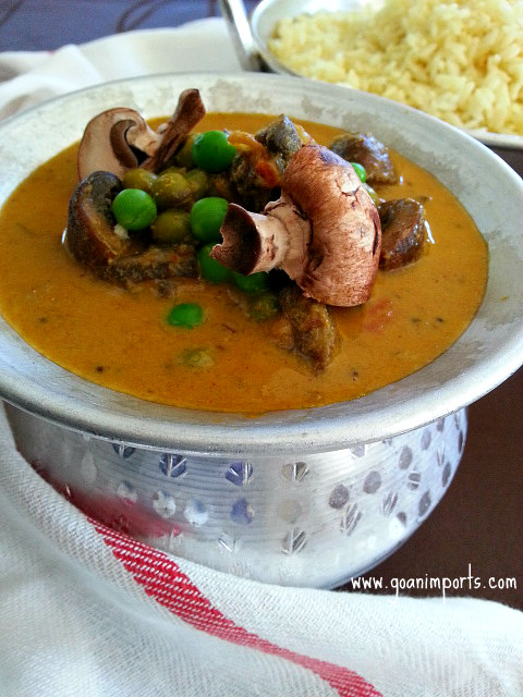 peas-and-mushrooms-creamy-curry-sauce-recipe-sauteed