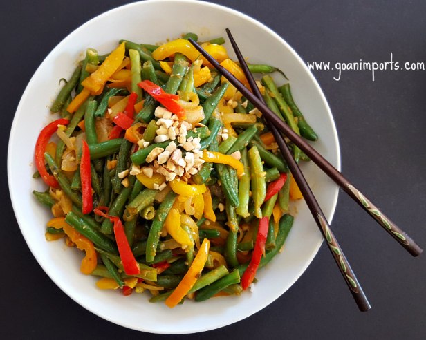 thai-curry-glazed-green-beans-peanuts-sauce-recipe-sweet-spicy